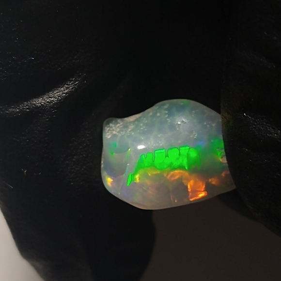 Very Bright Full Spectrum Opal With Honeycomb and Digit Patterns - Picture 14 of 16